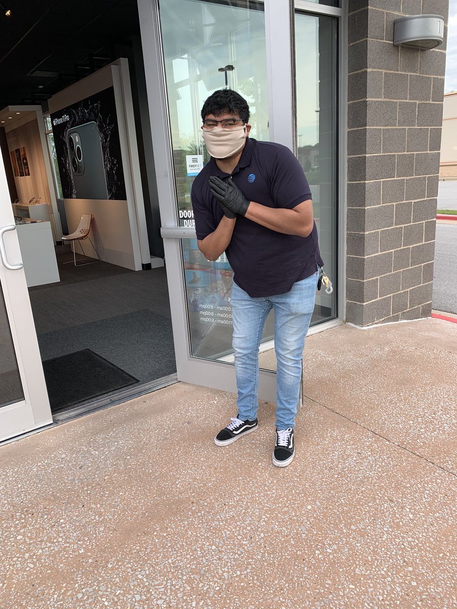 Pushing through the rain and wind. We at AT&amp;T Creekside want will #BeThere for you.! Come see us.! #MotivationMonday <a href="/KAMOkonnects/">𝐾𝐴𝑀𝑂</a>