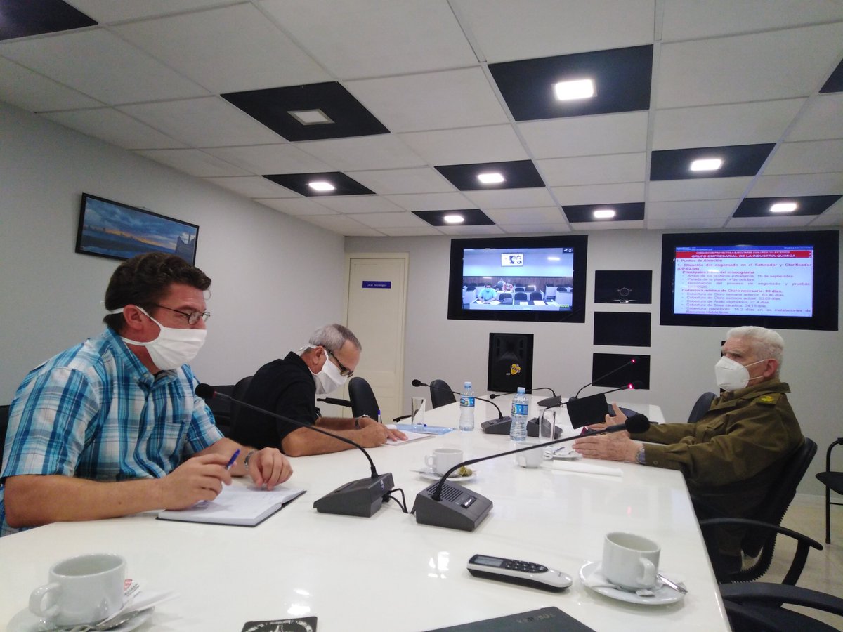 FonsecaAdonis's tweet photo. A pesar se las complejas condiciones que nos impone la pandemia, no se deja de trabajar y de darle seguimiento a las principales inversiones en la industria, esta mañana se chequea por el Comandante Ramiro el cumplimiento de algunas de ellas. @MEP_CUBA #cubasalva https://t.co/iz3NK1wE6J
