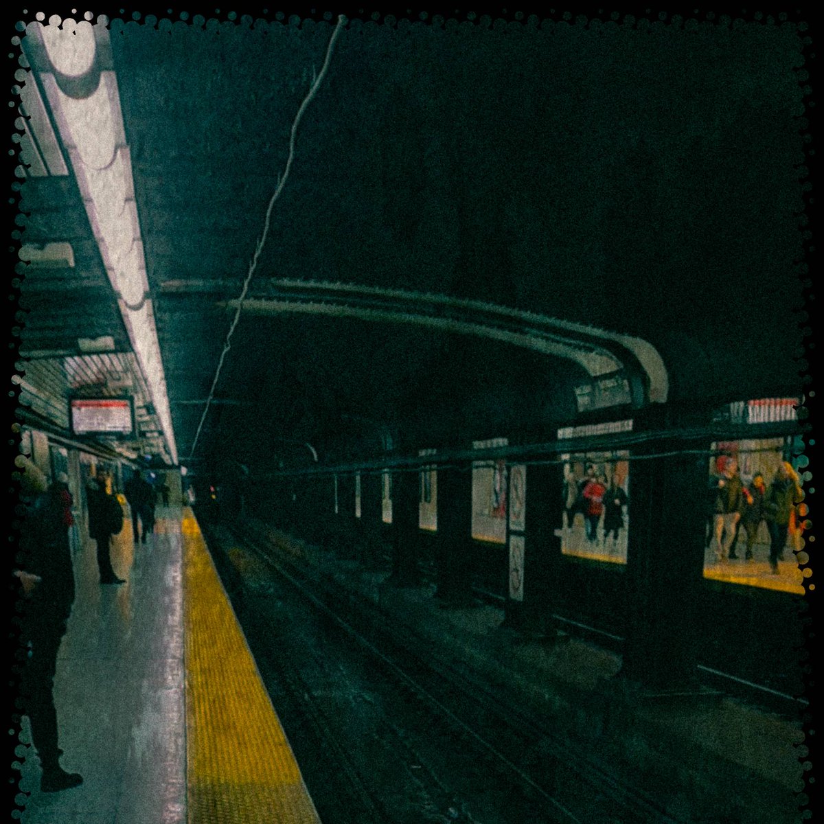 MYTORONTOPHOTOS's tweet photo. Tomasz's winning#MyToronto photo illustrates a sense of calmness at the end of the day when people are heading home from work. He defines beauty as “Anything that makes you say aw and doesn't shake you in a bad way. There is beauty in everything, you just have to look. https://t.co/L8e3ZVi1rg