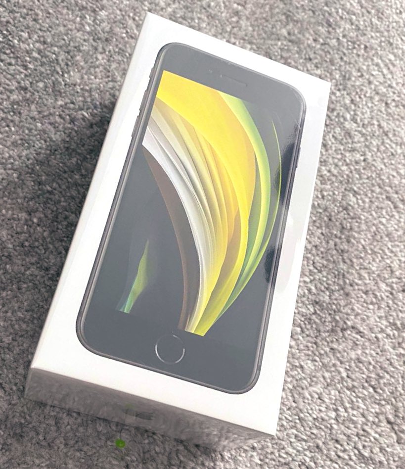 Ricksta7's tweet image. Little gift from the Mrs today #iPhoneSE2 #iPhoneSE #Apple #ios #iPhoneSE2020