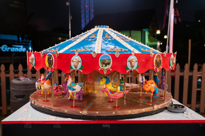 Charm_CityCakes's tweet photo. We wish you all could've really seen the details on this cake! It was colorful, whimsical, and each carousel creature was full of character. Not only did it spin like a real carousel, but it SHOT OUT POPCORN! 🍿🎉🎠🐓🐃 Well done #TeamDuff! It was incredible. 👏 #BuddyVsDuff https://t.co/CKGHyk2gHS