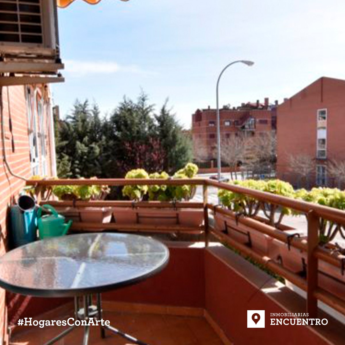 Encontramos para ti esta maravillosa vivienda en Boadilla del Monte. Se encuentra en una urbanización privada con zonas verdes, piscina y pista de paddle 👉bit.ly/2Y8vgCI ¡Que no te la quiten!😉 #iEncuentro #QuédateEnCasa🏠