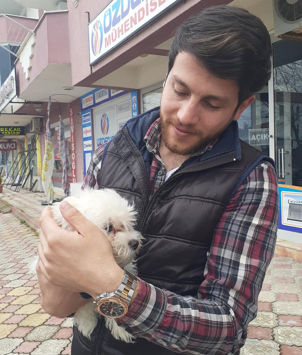 Ekrem101138's tweet photo. Şu masum yavrulara yapılan her türlü kötülük suçtur. #hayvanasiddetsucsayilsin https://t.co/VvNejO2oae