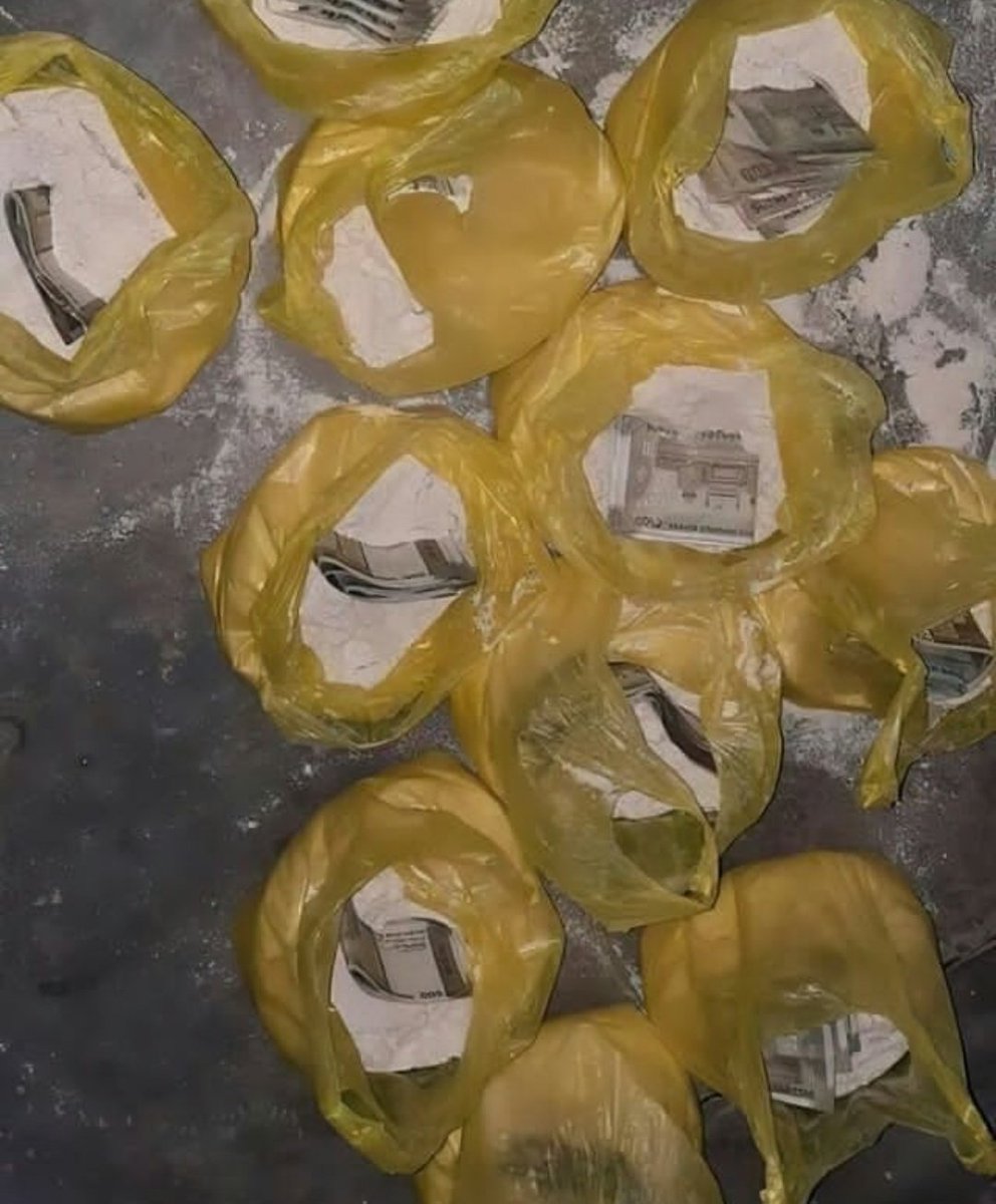 Hintli Aktör Aamir Khan
Kişi başı 1 kg un bağışta bulunmuş 
Sadece 1 kilo un olduğu için çoğu insan un almaya gelmemiş. 
Yardımı kabul edenler, un paketlerinde 15.000 rupi(hint parası) bulmuş.
Böylece yardım, "gerçek" ihtiyaç sahiplerine ulaşmış.
#nezamanakadar
#yallaharabistana