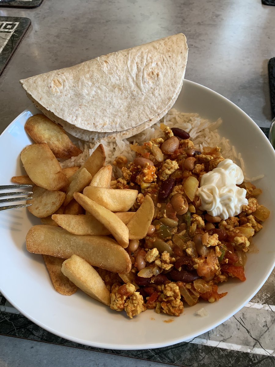 donnahope123's tweet photo. Life after work ..... an evening walk, cooking with a snack and a glass or two of anything alcoholic then stuffing my face full of comfort food followed by something recently baked ๐ท๐ท#needtogetagrip https://t.co/mGi2HUOJRl