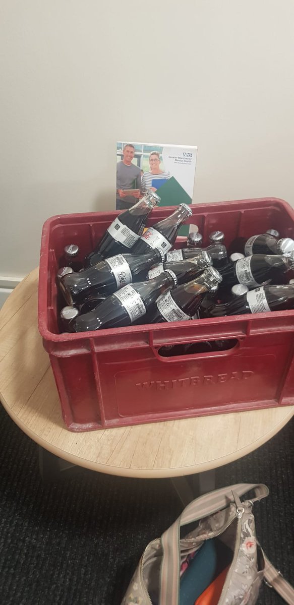 Dominiq53779481's tweet photo. Thankyou so Much for your wonderful donations @thewhitehorse. We are extremely grateful for your kind generosity. The staff can enjoy a cold one in the sunshine! #grateful #teamJDU #HelpingHands 🌈 #Proud @linzq28 https://t.co/SxrQdhMcs0