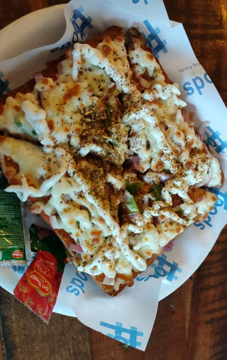 ZaikaZindagi's tweet photo. Tandoori cheese sandwich

Fully loaded with liquid mozzarella cheese 🤤🤤 From- #hashtagfoods 

Rating - 4.5/5 https://t.co/Y8FVzHChFe