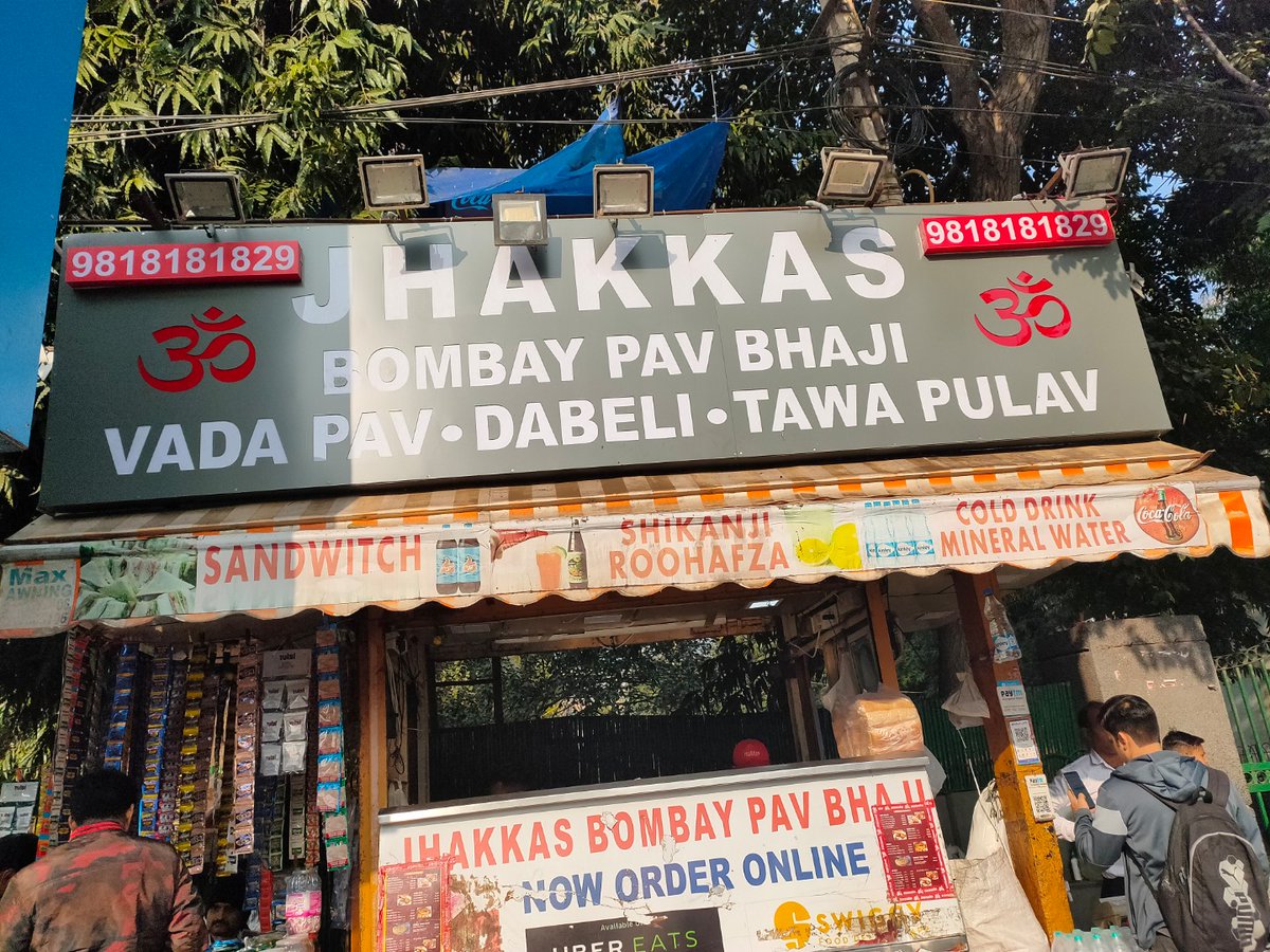 ZaikaZindagi's tweet photo. #pavbhaji 
.
.The pav was so soft , melting in my mouth 🤤🤤. Bhaaji was buttery , tangy and spicy the combination of both was very delicious .❤️❤️❤️
.
.
.
Jhakkas pav bhaji Lajpat Nagar, Delhi
.
. Rating -… 4/5 https://t.co/ecgXq42FSZ