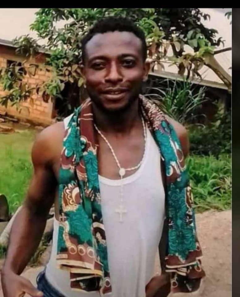 CMRNewsAgency's tweet photo. #Cameroon Awah was removed from his home on Sunday night April 26, in Bafut and beheaded by Soldiers. The military went down to his home and asked for water which he offered them, they drank and left only to come back , seized him and beheaded him. https://t.co/xzFtjg2FwD