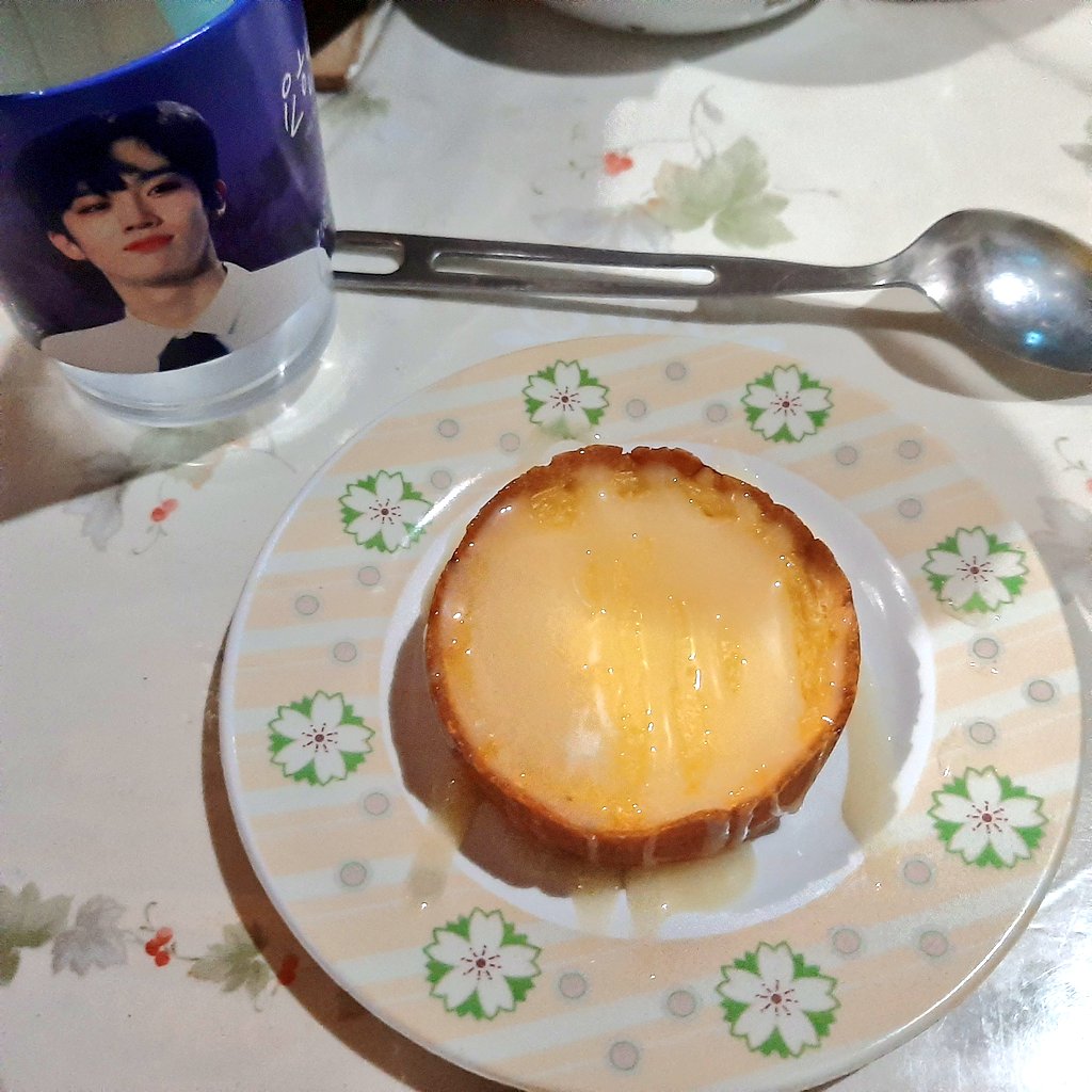 DAY #4 ㅡ 27/04 06:02 PMkinda late, but i break my fast with this sweet milk pie 