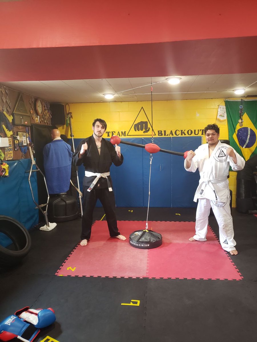 ContenderMA's tweet image. Ending a great training session!  Learning and going over techniques is key to understanding the flow and how to properly provide each technique.