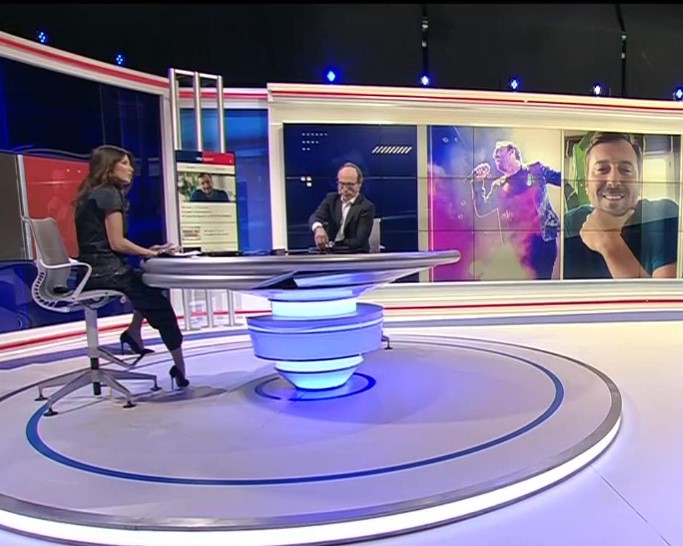 MasolinFan's tweet photo. "Ma quanto è bello stare a casa con @skysport 24, se hai una @FedericaMasolin special che ti toglie i problemi"🎶
Musica e motori #casaskysport, con @CremoniniCesare 🛵@guidomeda 🏍️ e @FedericoFerri! 
#federicamasolin #cesarecremonini #guidomeda #skysport24 #skysport #50special https://t.co/FWHDp5hzRG