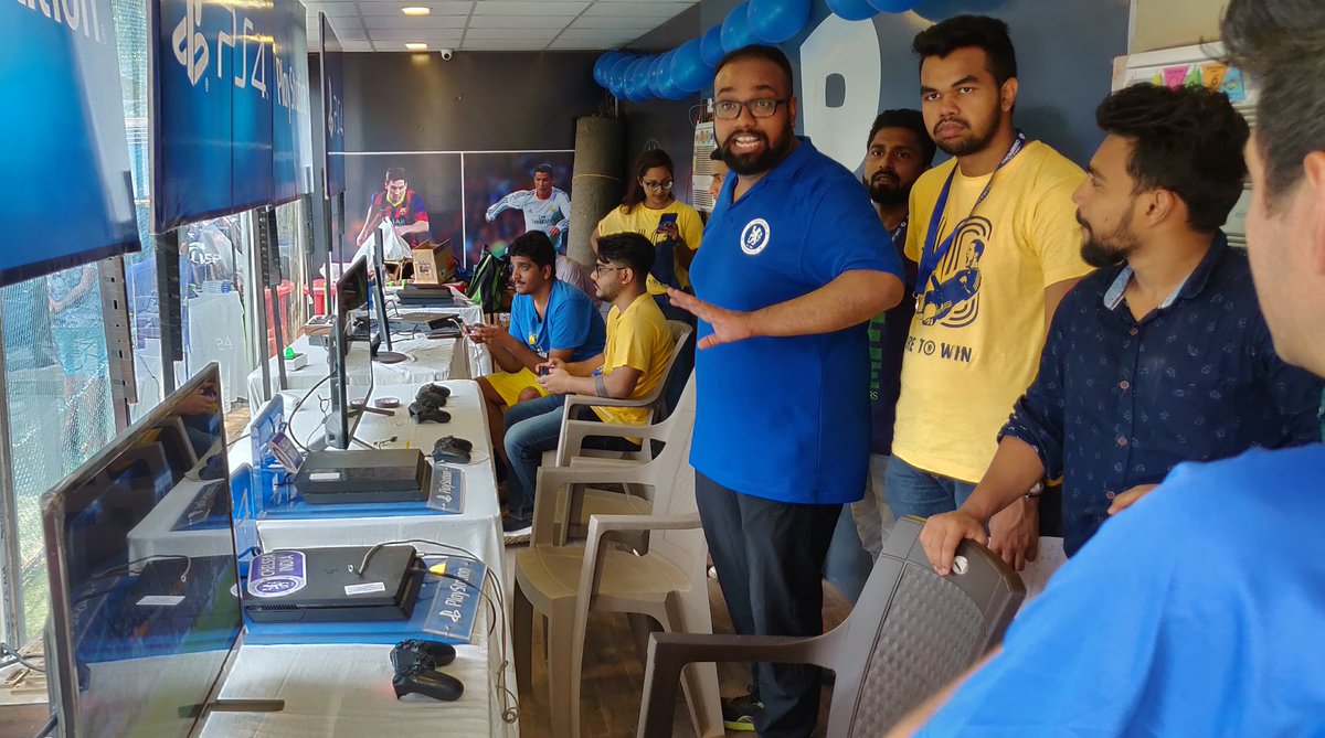 vaisakh_raj's tweet photo. .@BongBlueBoy dismissing everyone from the FIFA corner exactly this day last year, so that he can do some setting. π€¨πππ€ #BlueArenaV https://t.co/jFv9ZGryyP