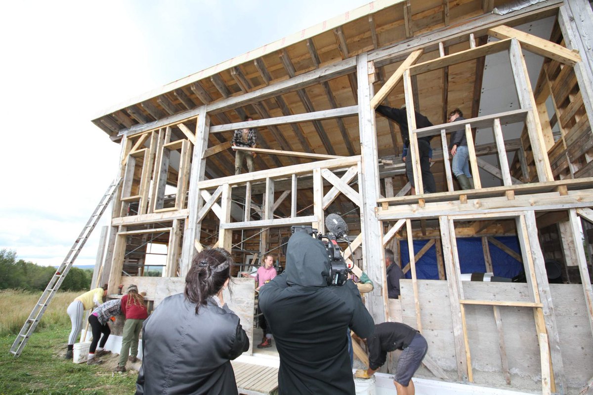 Un article sur @100_degres de Marie-Josée Cardinal réalisatrice des capsules de #Changerdecap, au sujet village de St Adrien. 
À lire ici : bit.ly/3aGWAe2
