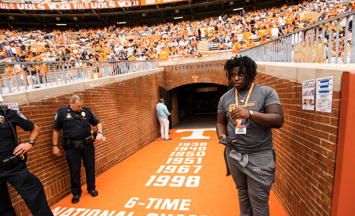 JamesRobinsonn_'s tweet photo. I SAID ITS GREAT TO BE A TENNESSE VOLLLLLLLLLLLLLLLLL 🍊🙏🏾
#GBO https://t.co/DuLKfC5Ou6