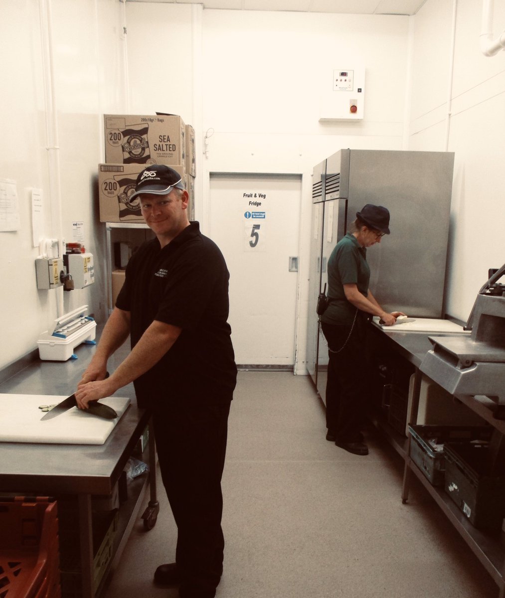 HMPWerrington's tweet photo. Today we say thank you to our kitchen staff who are working around the clock to ensure our young people’s meals are made and prepared to a high standard throughout COVID 19. Thank you Kitchen Staff 👩‍🍳 #onewerrington #teamwerrington #mondayshoutout https://t.co/UPSOIWpAG7