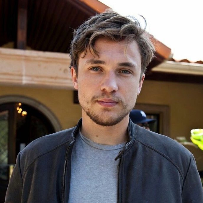 And today is the day of our eternal peter pevensie
happy birthday william moseley! 