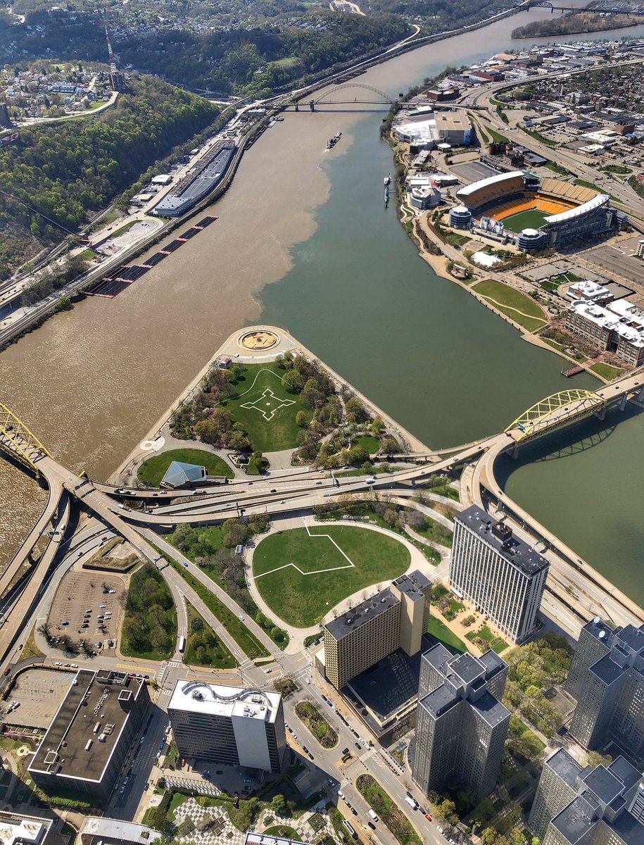 RubenACampos's tweet photo. It’s good to see our #Pittsburgh rivers are still practicing their social distancing on this marvelous Monday. #covid19 #Chopper11 #wpxi https://t.co/hfut6idD6C