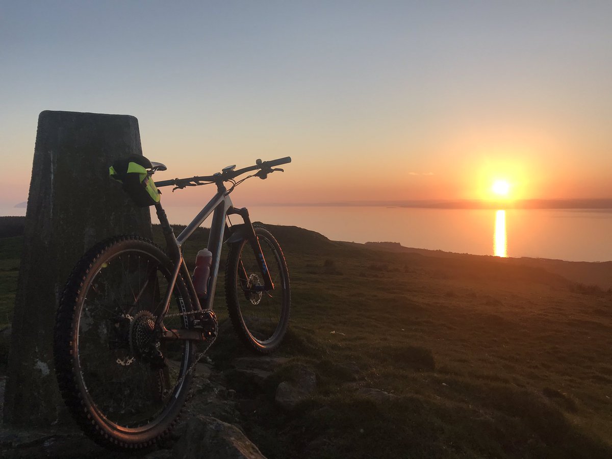 DofENAC's tweet photo. Some amazing sunsets over towards our beautiful Isle of Arran over the past few days (4 pics from 4 different evenings). Easing the mood during these crazy times. 🤔💭🌄😀👍🏼 #IAmDofE @ArranOutdoors #arransunset https://t.co/mcBELjsEDI