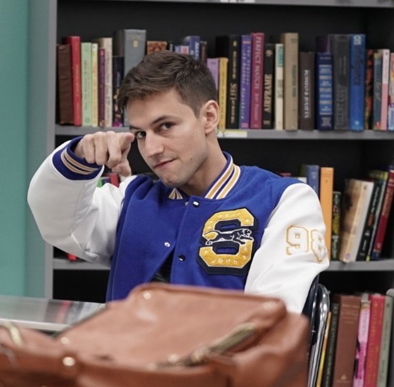 :PERSONAJES:
Gabriel Tarantini será Benjamín en #100DiasParaEnamorarnos Descubre de que tratara su personaje. 
Gran estreno mañana 9pm/8c por Telemundo ¡No te lo puedes perder!

#MundoNovelero🌐