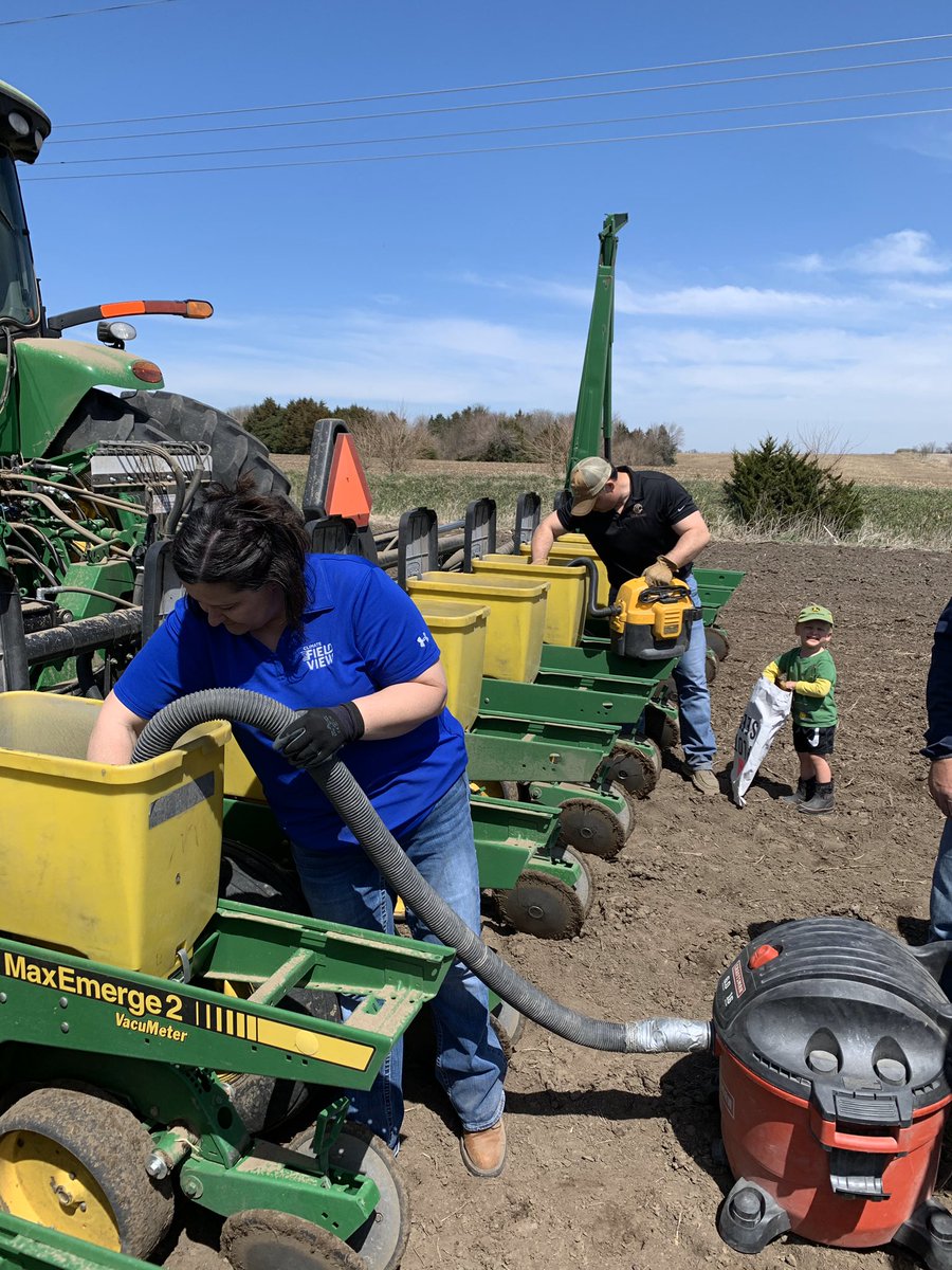 The future looks bright at Heine farms.  Planted <a href="/ChannelSeeds/">ChannelSeeds</a> plot with Brady’s help!
<a href="/3d_supply/">3D Supply Co   🇺🇸</a> <a href="/RichVelde/">Rich Velde</a> <a href="/tammy_ott/">Tammy Ott</a> <a href="/Bayer4CropsUS/">Bayer U.S. 🇺🇸 | Crop Science</a> <a href="/wadeheine189/">Wade D. Heine</a>