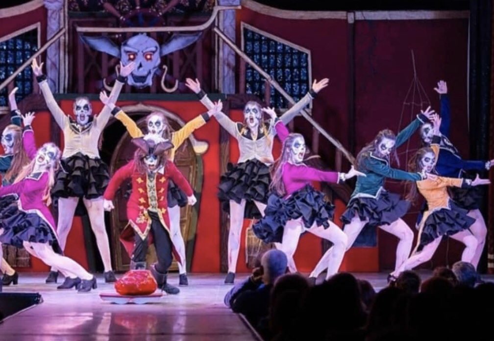 aarimartinez97's tweet photo. no sabéis las ganas que tengo de bajar a la falla a ensayar los playbacks de jcf, no lo sabéis @Falla_161 😭 https://t.co/P8csErSRui
