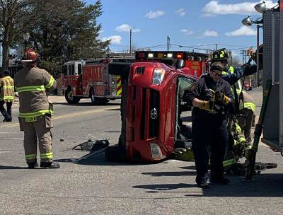 MINationalGuard's tweet photo. Going Above and Beyond. “I wanted to ensure everyone was OK and provide assistance until first responders could take over" SMSgt. John Harvey, MING JTF, logistics. Witnessed a car run a red light hitting another vehicle. #MichiganStrong #DoingMIPart #AlwaysReadyAlwaysThere #MIANG https://t.co/ybWLLMibz7