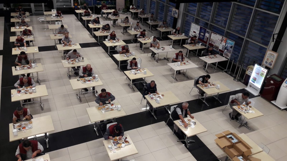 Bugün fabrikada iftarda çalışma arkadaşlarımla beraberdik, eleke bunu da atlatacağız..