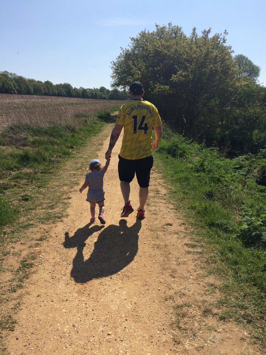 Zoeeeee1's tweet photo. Tallulah loves having daddy at home for the weekend https://t.co/Ht2iWg8BJX