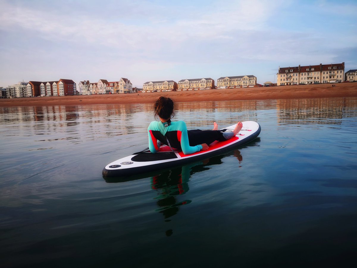 JadeHarker01's tweet photo. PHOTOS 📸 | Waiting all day to be able to go out for my daily exercise at the perfect moment with @gungoed10 🏄‍♀️ https://t.co/S3QkA5gLNV