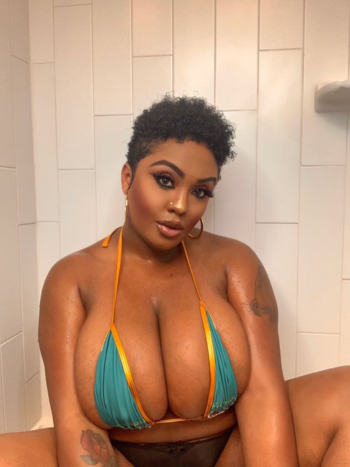 This top barely fits 😩🥴😣 what y&rsquo;all think ? 💦 https://t.co/7JOFrajkhW #mondaythoughts #MotivationMonday<a href="/tag/motivationmonday"class="tags"><span>#motivationmonday</span></a><a href="/tag/mondaythoughts"class="tags"><span>#mondaythoughts</span></a><a href="/tag/allnatural"class="tags"><span>#allnatural</span></a>