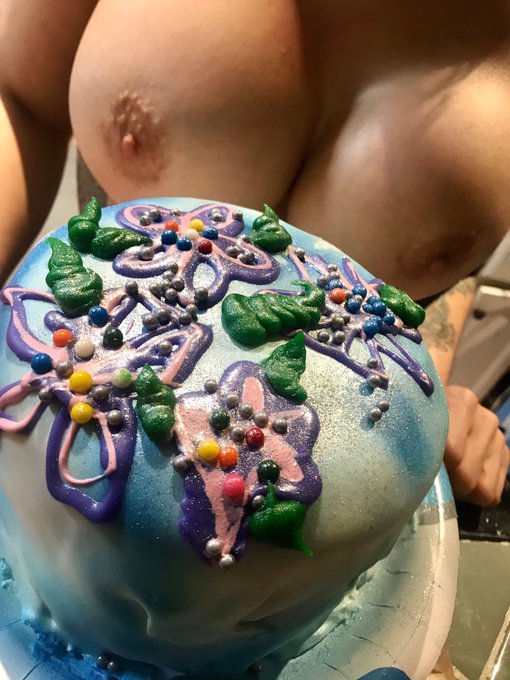 Another cake finished  🤘🎂😁 #uglycakecoLLC who wants to taste? https://t.co/DPbFjdrFgK<a href="/tag/uglycakecollc"class="tags">#uglycakecoLLC</a>