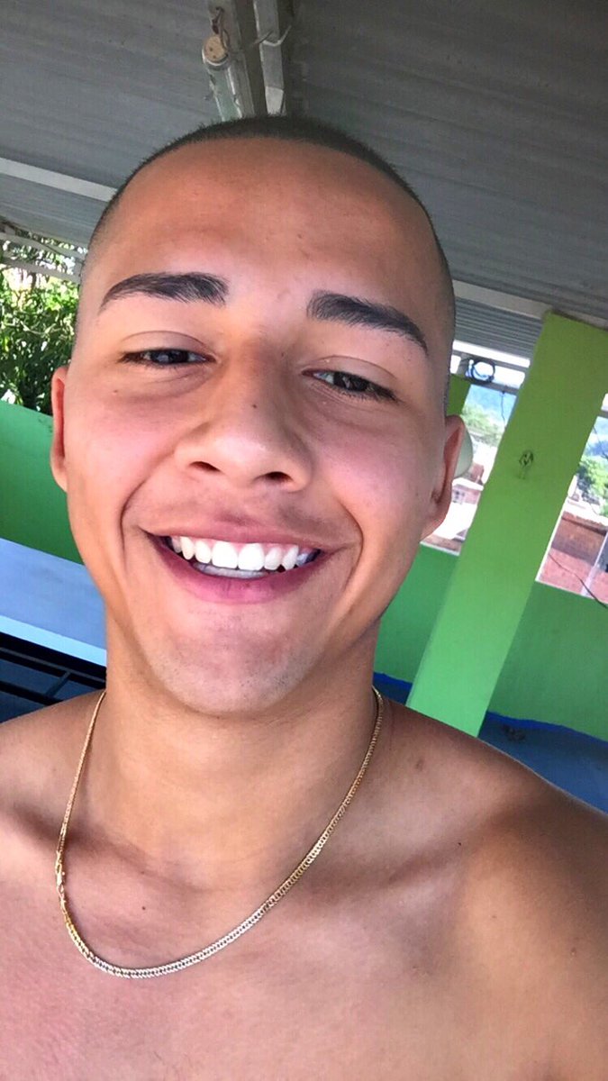 GRNARCISO's tweet photo. Só a noite pode acabar com meu dia 🌚😂❤️ https://t.co/1bu8Bcxtyj