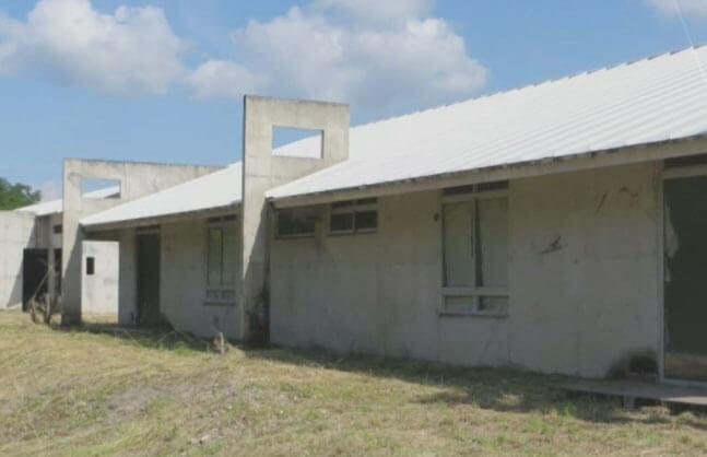 NoticiasCaracol's tweet image. Proyecto abandonado de casas fiscales de la Policía generó un detrimento de $5.364 millones bit.ly/3cYErtL