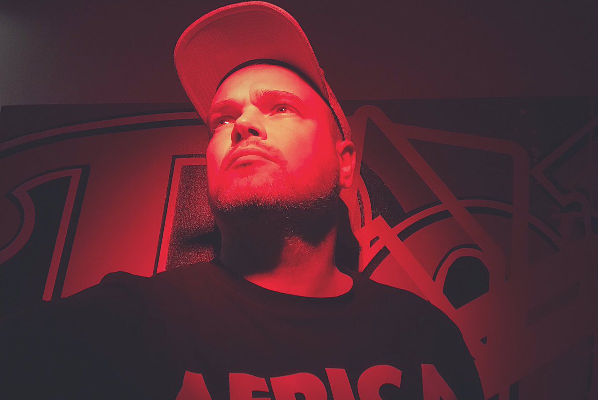 Obstacles are things seen by people who keep their eyes off the goal 🥅 🔭
#wordstoliveby #lockdownhustle