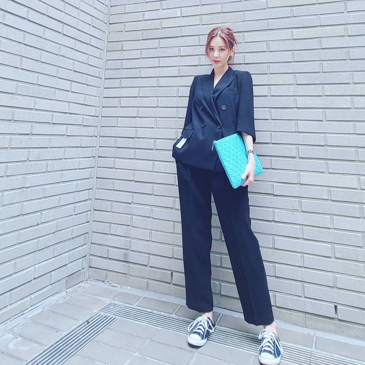 seostagrm's tweet photo. [INSTAGRAM CAROUSEL] seojuhyun_s: 현morning💜
#잇미샤 #멀티페르소나 https://t.co/Q5tUgHfw9e (3P) #seostagram https://t.co/DNc2XDfsEw