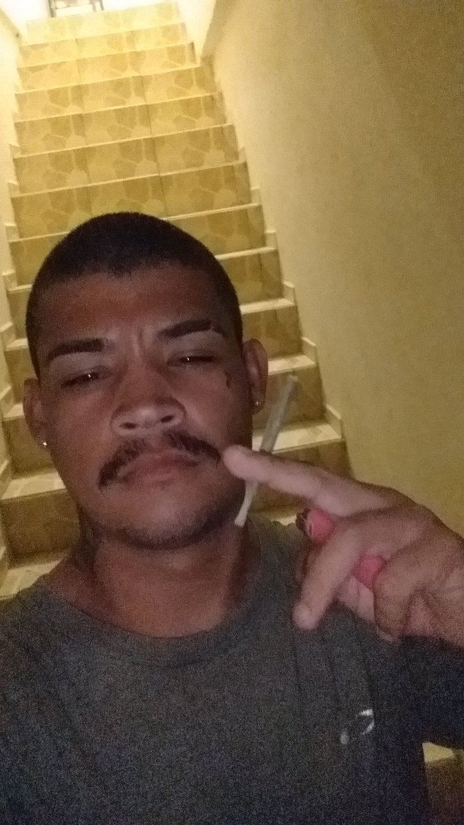 jhean_lima95's tweet photo. Girei o globo, fui na terra dos boy
E vi que eles faz fumaça igual favela
Mas a parcela de bandido cai pra nós
E que se foda os falador, sou mais a nossa atmosfera💥🍁🎶
#BPN https://t.co/dI3nB5j7qG