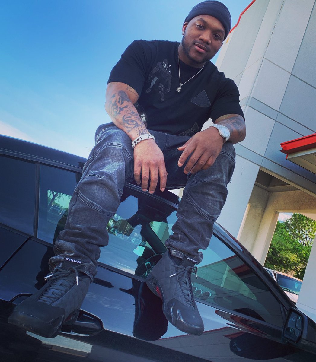 TwYYYYn_Boy's tweet photo. Bro Told Me Even When You Hungry, Don’t Move Like You Starving‼️🚫🧢 🔥
#LLBro💙
#LLDre🦍 https://t.co/wPq0yZqQUZ