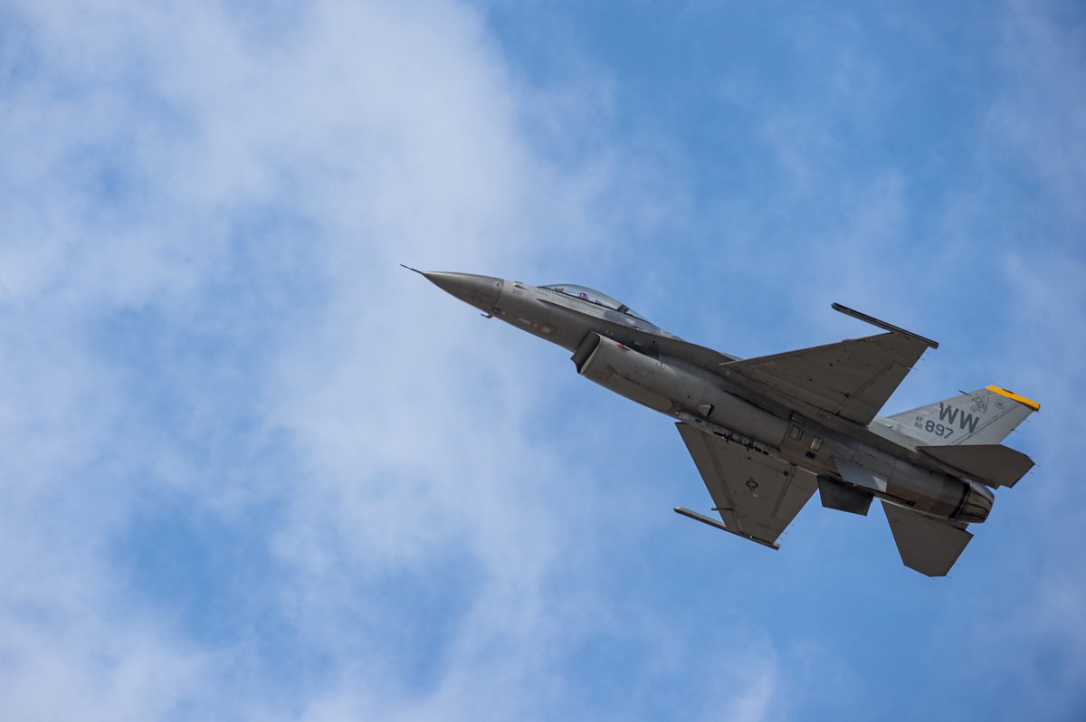 PACAFViperDemo's tweet photo. Anyone else missing Air Shows like we are?

Hope you all are staying safe! 

#socialdistancing #japan #f16 #fighterjets #aircraftmaintainer #airshow360 #airshow https://t.co/Kg0SPVrFVY