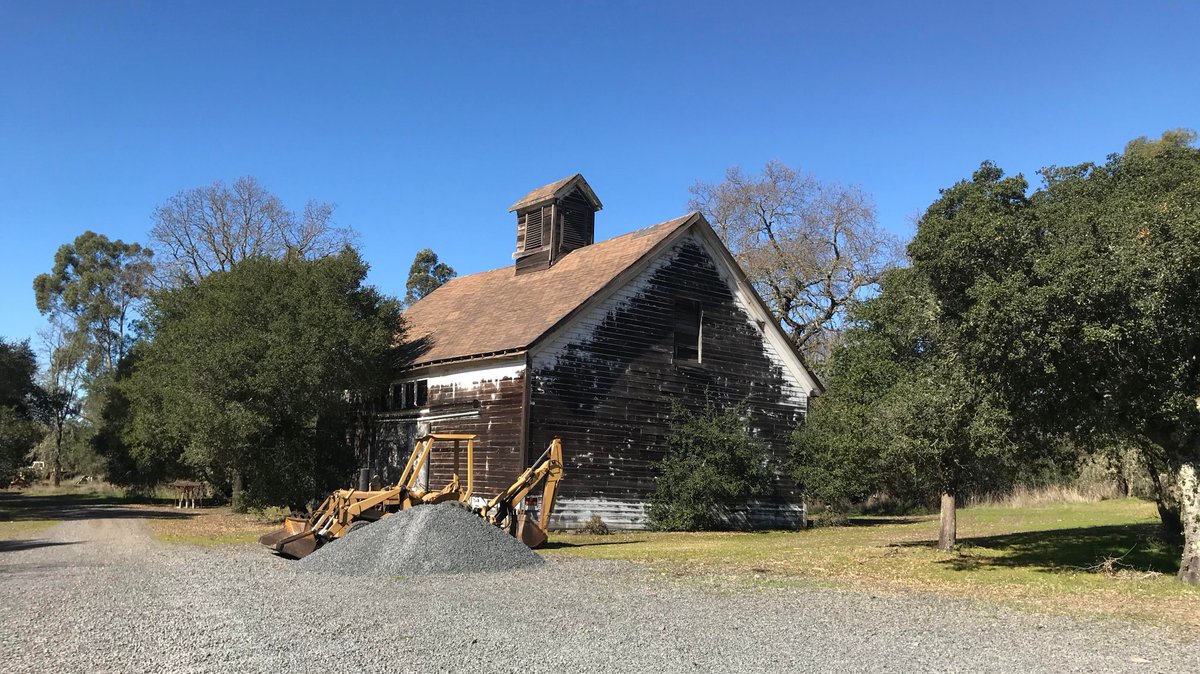 ledsonwinery tweet media