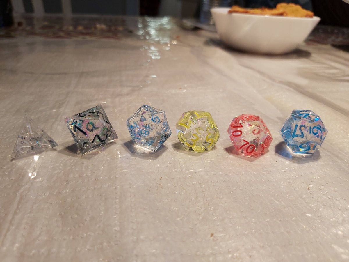 Daikondice's tweet photo. Testing paints! It's crazy how the colour of paint tints the whole resin 
#dice #DnD #dnd5e #dnddice #handmadedice #resin #resinart https://t.co/Mbs2qHN9Gh