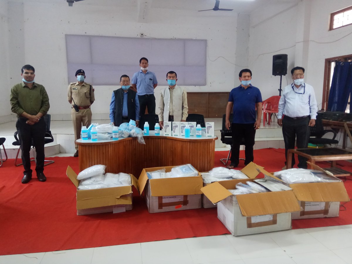 DIO_Ccpur's tweet image. Minister V Hangkhanlian inaugurated Covid-19 Relief Bank for Ccpur and distributed PPEs. The relief bank is the joint venture of Dist Administration @AdminCcpur and ADC Ccpur. Donation welcome from all.
#careforthepoor
#FightCOVID19
@Vhangkhanlian 
@NBirenSingh 
@Ccpur_Police