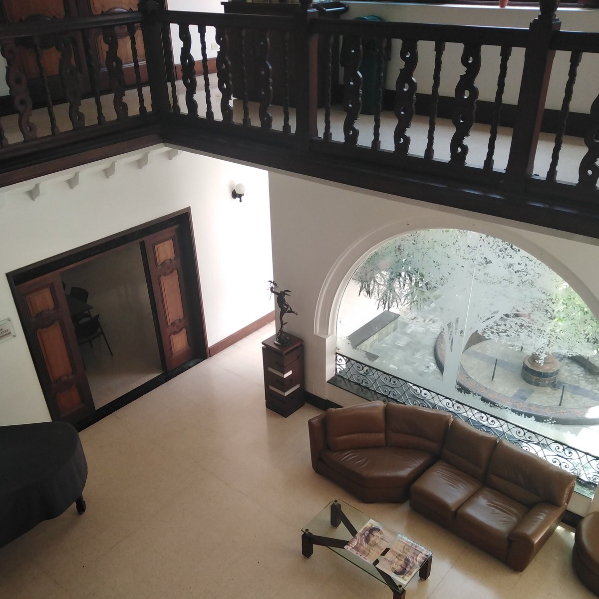 jennygiraldo's tweet photo. #MeMueroPorVolver a la Casa de la Cultura de @CONFIARCoop. Aquí tenemos muchas cosas pendientes por hacer, este es un lugar bello en el que el trabajo toma sentidos y rutas diversas para construir un mundo en el que podemos vivir mejor. https://t.co/U4QvFO882g