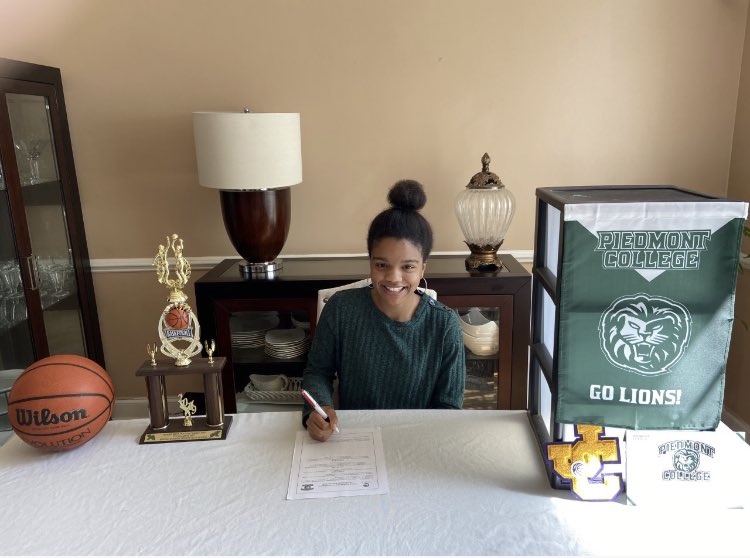 jcgreyhounds's tweet photo. Congratulations to Lu Woolfolk and her family.  Lu signed a basketball scholarship with Piedmont College!!   We are proud of you Lu!! https://t.co/sLUEkBsAFc