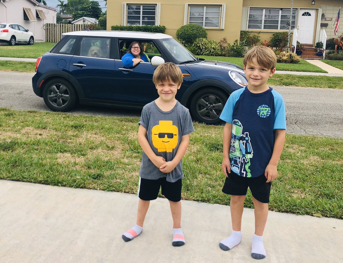 Thank you <a href="/maruchi_feo/">maruchi feo</a> and Ms. Aleman for visiting this little guy.  And  all your SrK students.  He was so 😀 to see you both. He really needed this. 💙💙💙#SocialDistancing #gslearning #TeachersThatCare