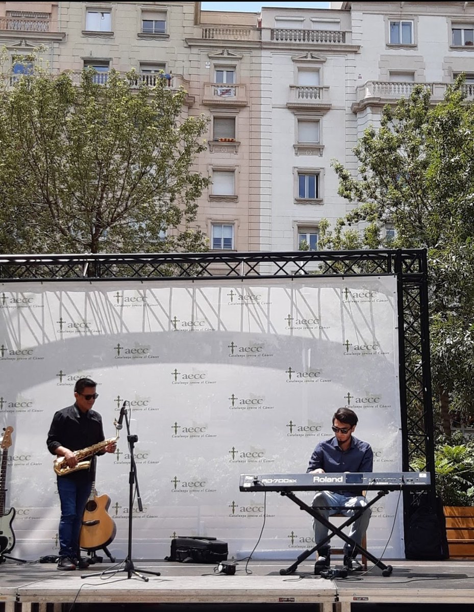 byronquimbita's tweet photo. Los caminos de la música 🚂 #confinamiento #yomequedoencasa #saxophone #saxophonecover
#eventosmusicales #musicaparabodas #barcelonamusic #spainmusic #saxofonista #saxofonistas      #weddingmusician #confinamientomusical https://t.co/USB8b75uTV