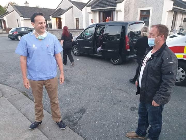EddieHoareFG's tweet photo. On the front line - Taoiseach @LeoVaradkar at Morgans Place site in Blachardstown where he he help with #Covid19 testing of residents. This sends out a really positive message 👏🏻👏🏻👏🏻 https://t.co/neqoZ817dZ