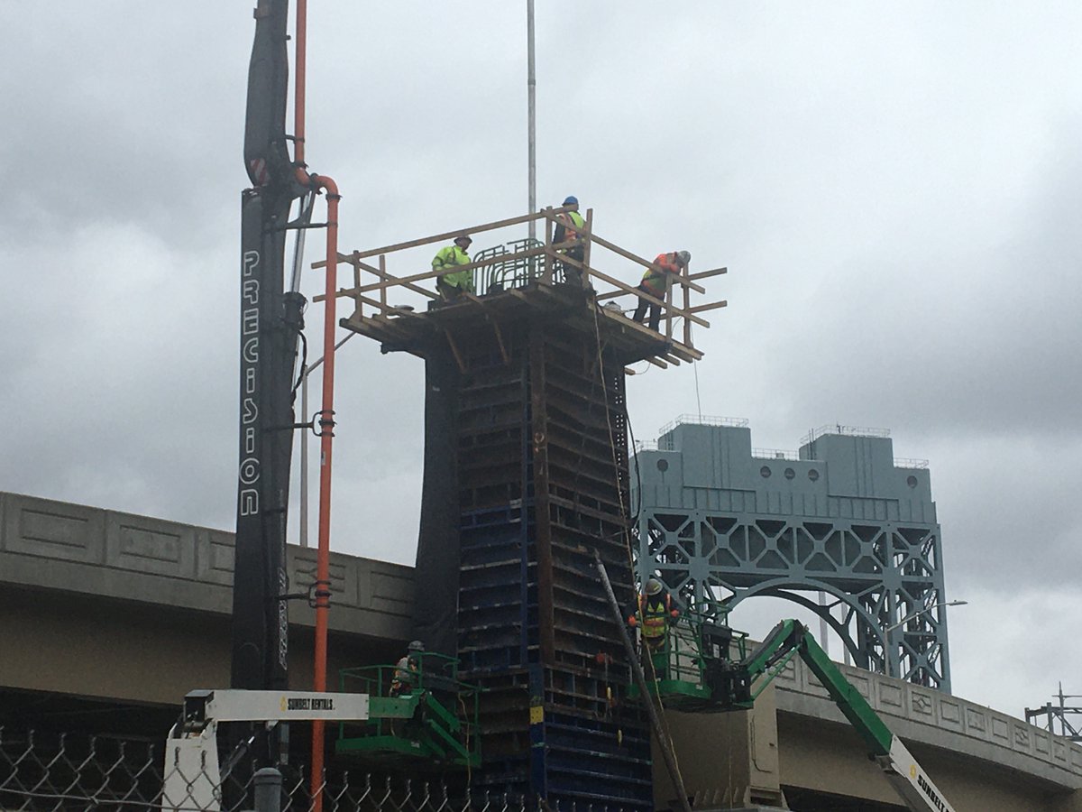 CCAMetro's tweet photo. Keeping our vital infrastructure projects moving, @CarpentersNyc and @JudlauOHL are building a new ramp to shorten the trip from the RFK Bridge to the Harlem River Dr., allowing drivers to bypass city streets for the 1st time in 83 years. #BuildingNewYorksBest #NYCInfrastructure https://t.co/ApVrAERRP9