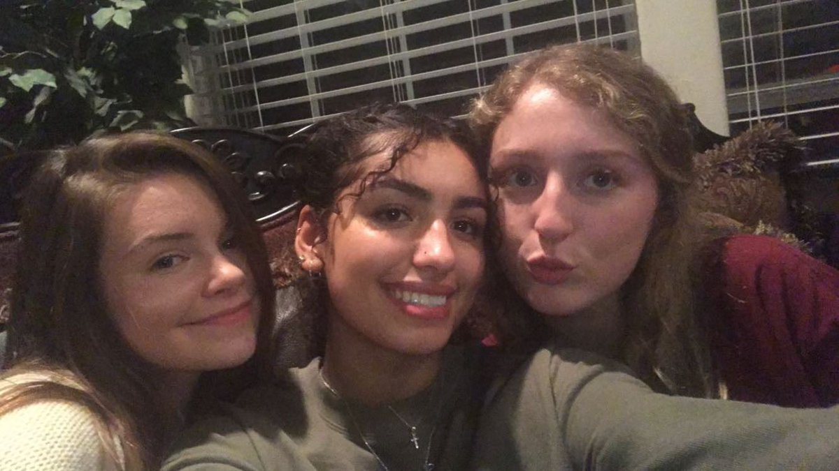 aleximunoz2's tweet photo. happy birthday mia!!! 🥳🥳 ily &amp; hope u have a great day 💗 https://t.co/FYWjC55Nxx