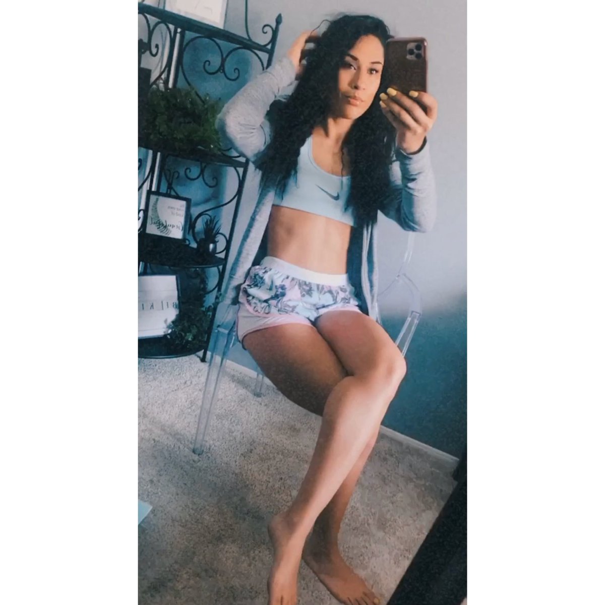 BCervinEm's tweet photo. 💛🦋 https://t.co/pHRjuyKQtw